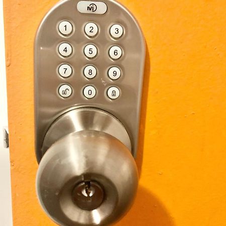 Women Only Rooms - Men Only Rooms - Free Wifi - Coffee Parking - Lockers Miami Zewnętrze zdjęcie