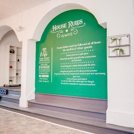 Women Only Rooms - Men Only Rooms - Free Wifi - Coffee Parking - Lockers Miami Zewnętrze zdjęcie