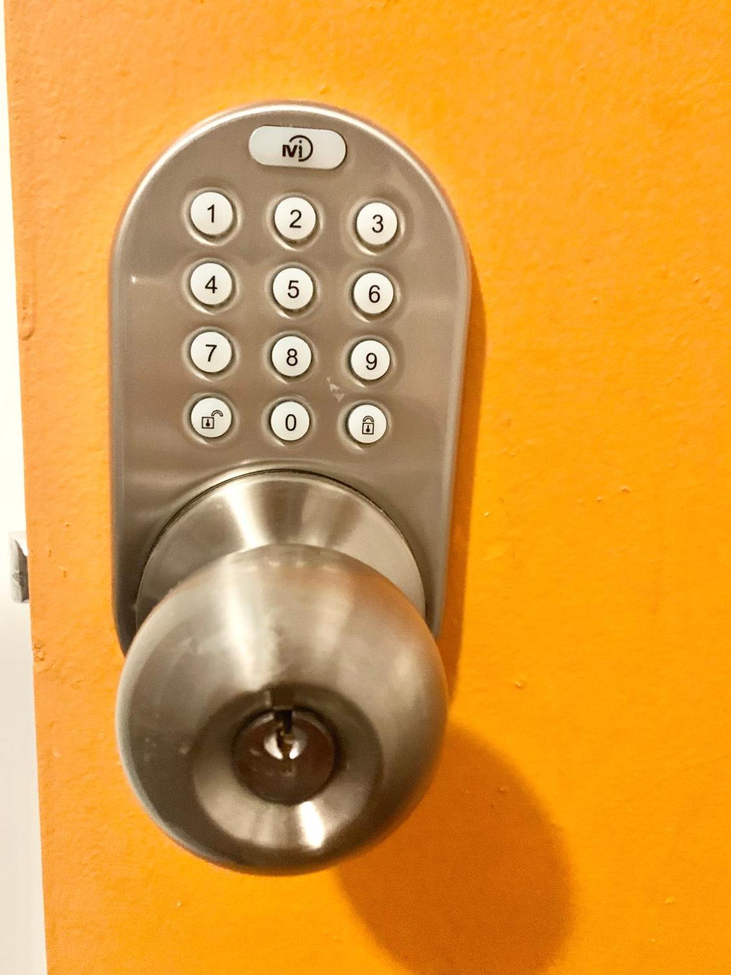 Women Only Rooms - Men Only Rooms - Free Wifi - Coffee Parking - Lockers Miami Zewnętrze zdjęcie